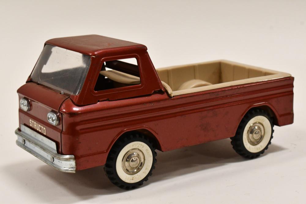 Structo Ford Econoline Side Loading Truck: Original Structo Ford Econoline side loading truck. Displays nicely with some wear from play and age. The plastic liner in the bed is cracked. Measure approximately 10 3/4" long.