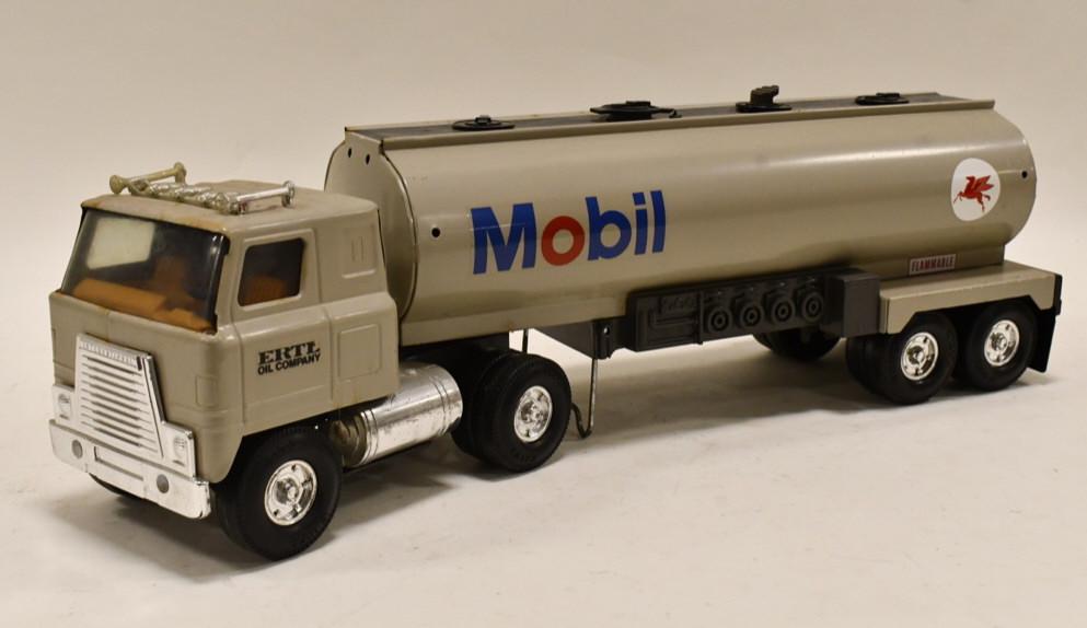 Ertl Mobil Oil Company Tanker Truck & Trailer: Ertl Mobil Oil Company tanker truck and trailer. Has some wear from play and storage. Could use a light cleaning. Measures approximately 21" long.