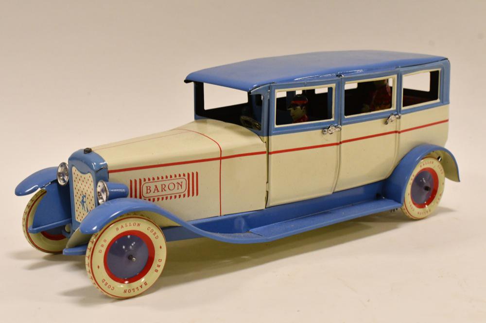 German Tin Litho Windup Baron 540 Limousine: Contemporary Blech-Spilwaren German tin litho windup Baron 540 Sedan limousine. Displays nicely. Includes 4 opening doors, a chaufferr driver, and a woman passenger. Windup works. Measures approximate