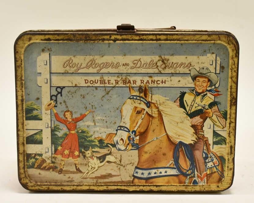 Thermos Co. Roy Rogers Dale Evans Metal Lunch Box: Thermos Co. Roy Rogers and Dale Evans metal lunch box. Lunch box has paint loss, surface rust, and wear from use and age. Missing the handle. Displays nicely. Measures approximately 8 3/4" across.