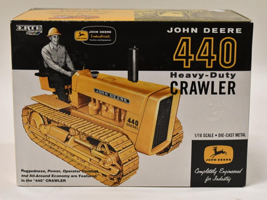 1/16 Ertl John Deere 440 Heavy-Duty Crawler (1 of 3)