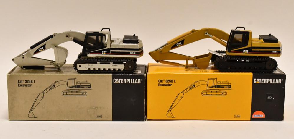 (2) 1/50 NZG Caterpillar 325B L Excavator: Lot of (2) 1/50 scale NZG Caterpillar 325B L ecavators. Includes a silver edition and regular edition. Nice condition with light wear from storage and display.