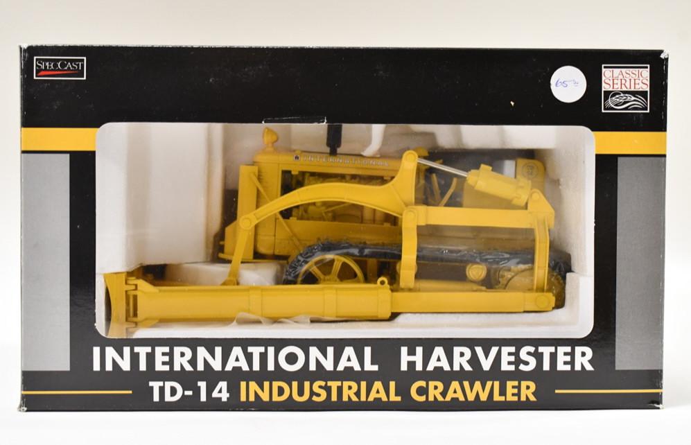 1/16 SpecCast IH TD-14 Industrial Crawler (1 of 4)