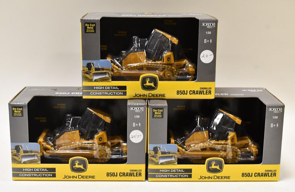 (3) 1/50 Ertl John Deere 850J Crawlers: (3) 1/50 scale Ertl John Deere 850J crawler bulldozers. Nice condition in the boxes.