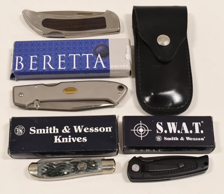 Smith & Wesson / Beretta Folding Knife Lot: Lot of Smith & Wesson and Beretta folding knives. Lot includes three Smith & Wesson knives and one Beretta. They are all in very nice condition with light wear from storage. Largest measures approxima