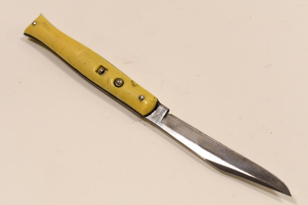 Vintage Shur-Snap Switchblade Folding Knife: Vintage Shur-Snap switchblade automatic folding knife. Fair condition with wear from use and age. Blade works well. When closed it measures approximately 4" across. Blade measures approximately 3-1/4"