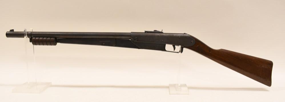1917 Daisy Model 25 Pump BB Gun: 1917 Daisy Model 25 Pump BB Gun. Good condition with use wear, initials in stock, untested.