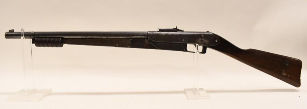 1917 Daisy Model 25 Pump BB Gun: 1917 Daisy Model 25 Pump BB Gun. Good condition with use wear, untested.