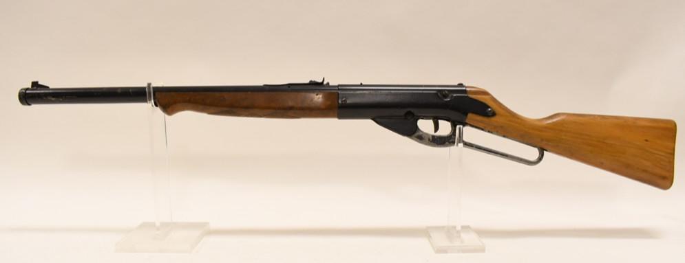 Daisy Model 95 Lever Action BB Gun: Daisy Model 95 Lever Action BB Gun. Untested, wood stock, good condition with age & use wear.