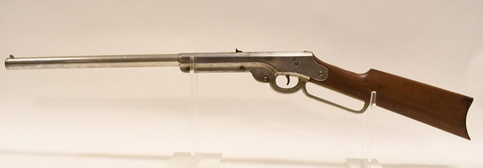 Daisy Bennett 1000 Shot Lever Action BB Gun: Daisy Bennett 1000 Shot Lever Action BB Gun. Untested, wood stock, good condition with age & use wear. Made from 1903-1912