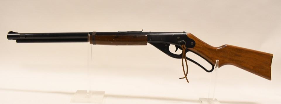 Daisy Model 1938B Red Ryder Lever Action BB Gun: Daisy Model 1938B Red Ryder Lever Action BB Gun. Untested, wood stock, good condition with age & use wear.
