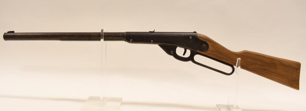 1905 Daisy Model B 500 Shot Lever Action BB Rifle: 1905 Daisy Model B 500 Shot Lever Action BB Rifle. Untested, wood stock, good condition with age & use wear.