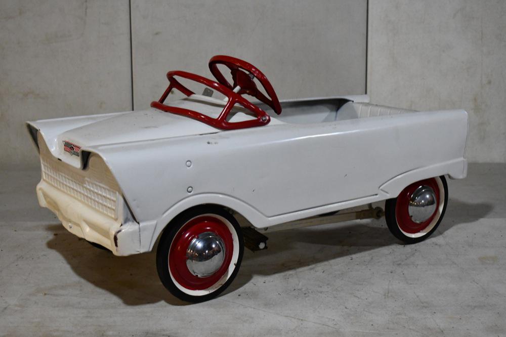 Murray Speedway 500 Pace Car Pedal Car: Murray Speedway 500 Pace Car Pedal Car. Displays well with an older repaint. Has a few paint chips and wear from age and display. Measures approximately 34"long.