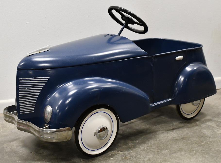 Restored Vintage Gendron Ford Pedal Car (1 of 6)