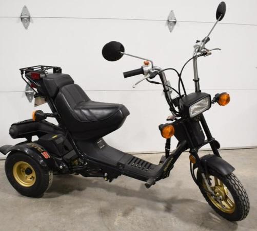 1985 Honda Gyro S Tilting 3-Wheel Motor Scooter (1 of 17)