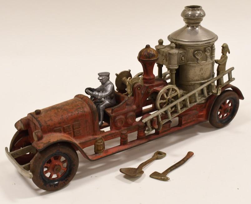 Early 15" Kenton Cast Iron Fire Pumper Truck (1 of 16)