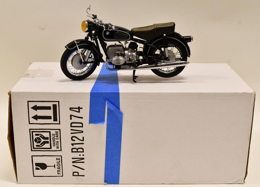 1/10 Franklin Mint 1957 BMW R-50 Motorcycle (1 of 7)