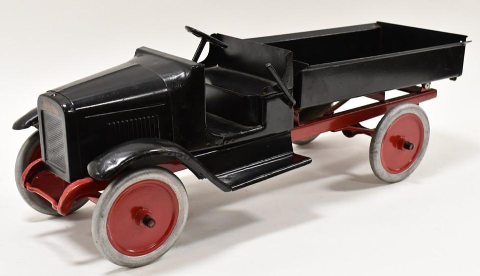 Buddy L Hydraulic Dump Truck: Buddy L hydraulic dump truck. The truck appears to have an older repaint. The hydraulic dump works, but dumps aggressively. Good condition with some paint chips and wear from storage and display. Meas