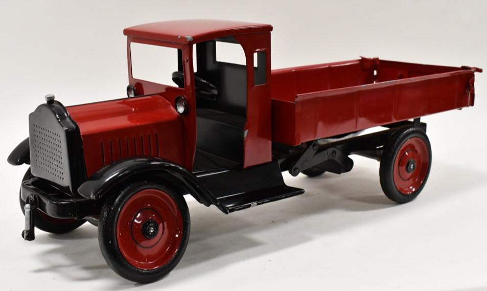 Restored Keystone Packard Scissor Lift Dump Truck (1 of 6)