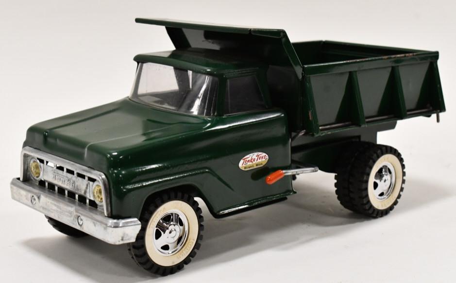 Restored Tonka Square Fender Dump Truck (1 of 4)