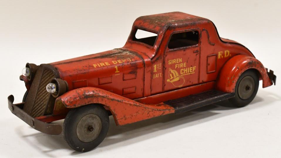 Marx Siren Fire Chief Car- Headlight Version (1 of 6)