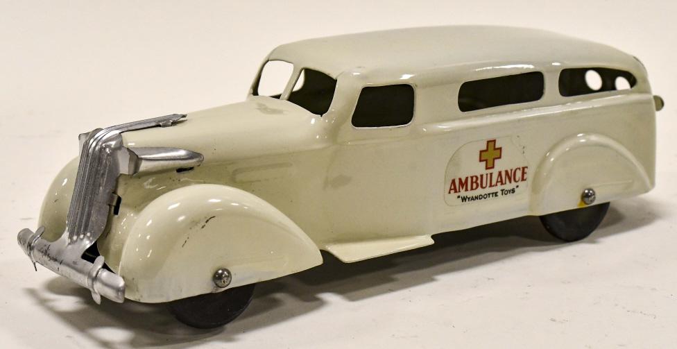 Restored Wyandotte Toys Streamline Ambulance (1 of 5)