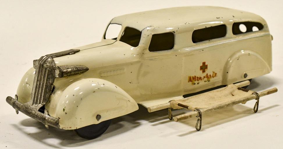 Wyandotte Toys Streamline Ambulance w/ Stretcher (1 of 6)