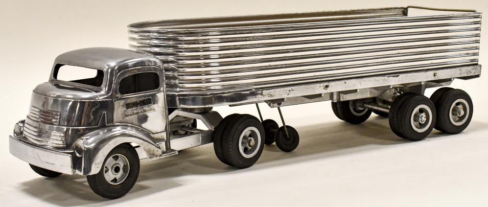 Smith Miller GMC w/ Fruehauf Silver Streak Trailer (1 of 6)