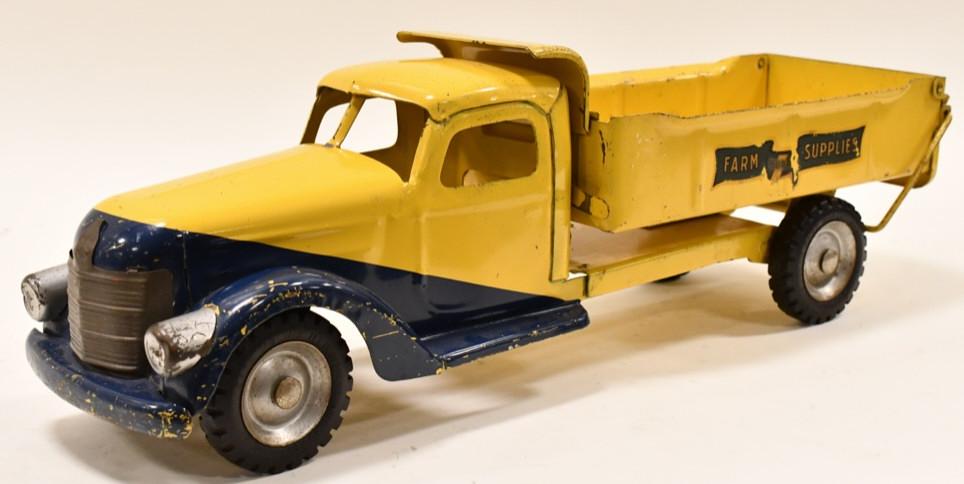 Buddy L Farm Supplies Spring Loaded Dump Truck (1 of 7)