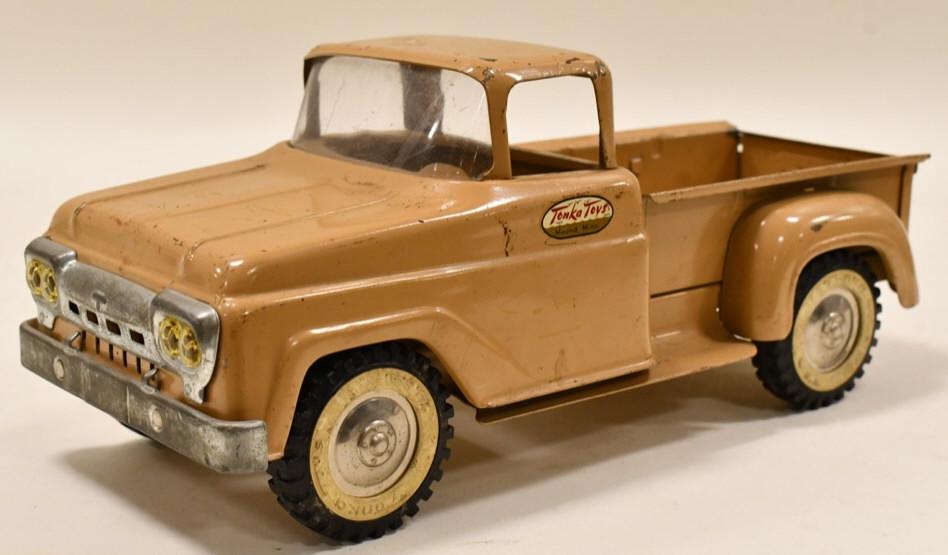 Tonka Square Fender Step Side Pickup Truck (1 of 5)