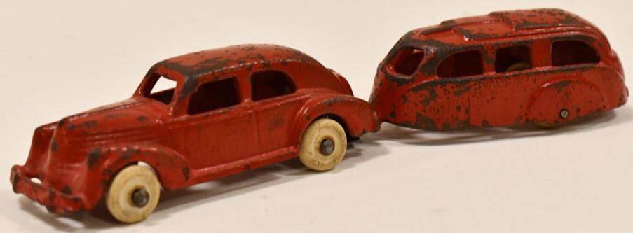Hubley Cast Iron Sedan With Travel Trailer (1 of 5)