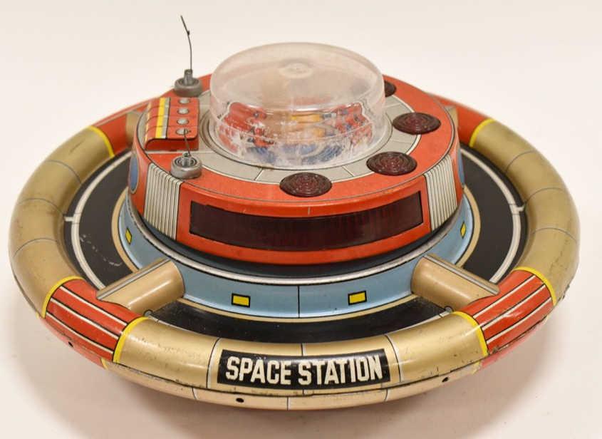 Nomura TN Japan Battery Op Tin Litho Space Station (1 of 6)