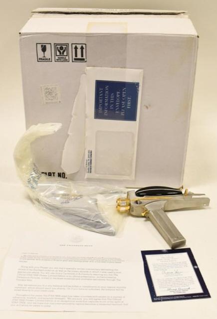 Franklin Mint Star Trek The Official Phaser (1 of 4)