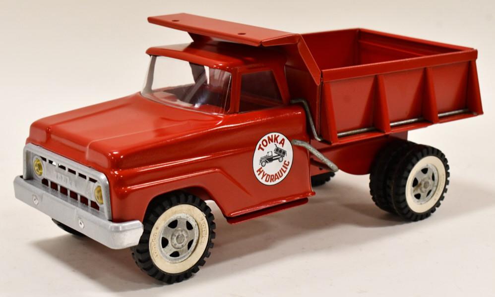Restored Tonka Square Fender Dump Truck (1 of 5)