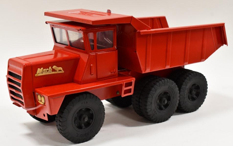 Restored Buddy L Mack Hydraulic Dump Truck: Restored Buddy L Mack hydraulic dump truck. Good condition with some paint chips, paint streaks, and light wear from storage and display. Displays well with mack emblems. The hydraulic dump works. Mea