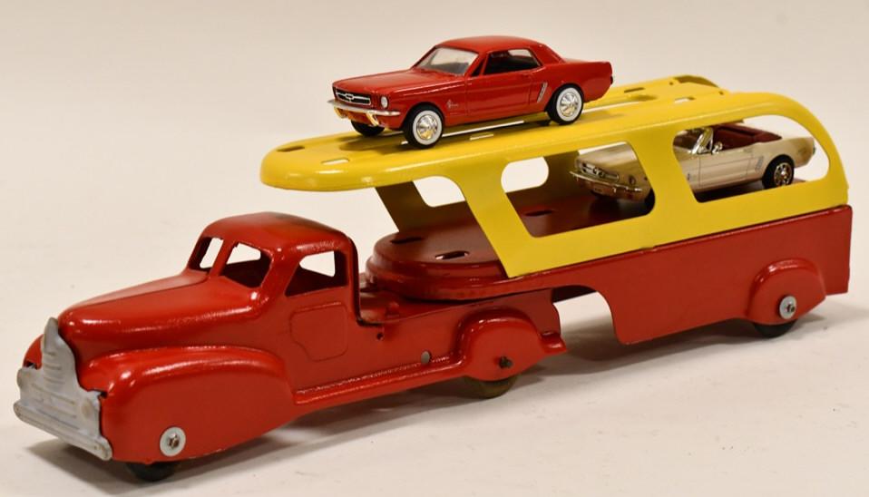 Restored Marx Car Hauler With (2) Ertl Cars (1 of 5)