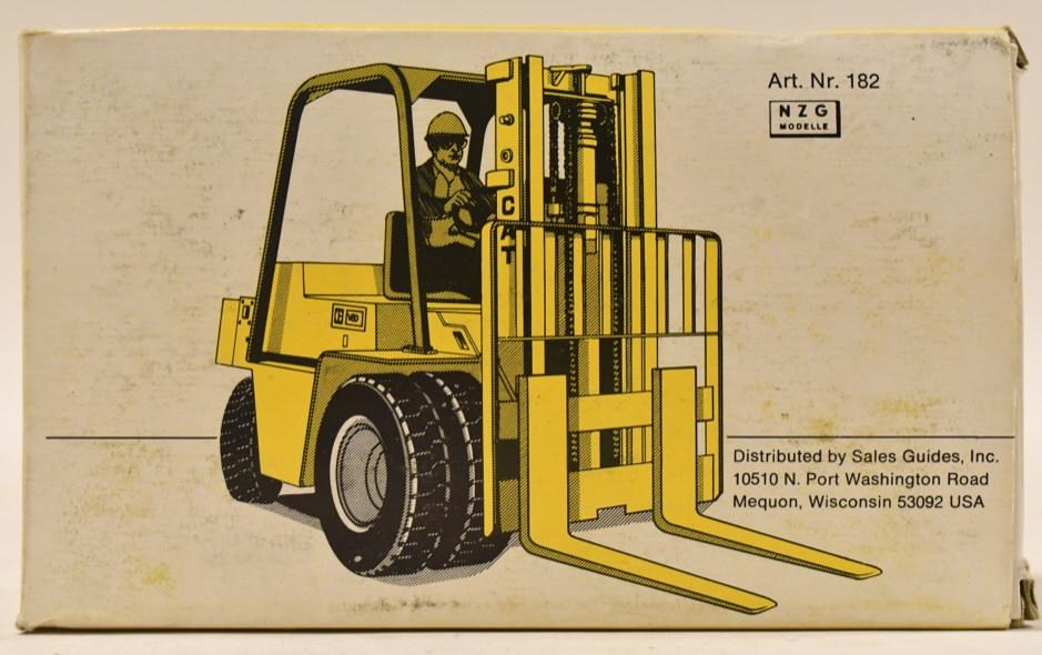 1/50 NZG Caterpillar V80E Fork Lift Truck (1 of 3)