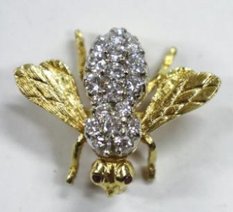 18k Gold and Diamond Bee Pin (1 of 6)