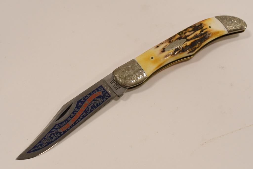 1976 Case XX Bicentennial Pocket Knife # 5165 SSP: Vintage limited edition Case XX 1976 Bicentennial Pocket Knife no. 5165 SSP with original display case. Knife appears to be in good condition with some wear from age and storage. It displays very well
