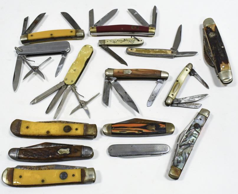 Large Lot of Vintage Folding Knives (1 of 8)