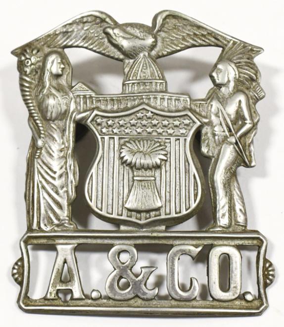Vintage Obsolete Illinois A. & Co. Cap Badge (1 of 4)