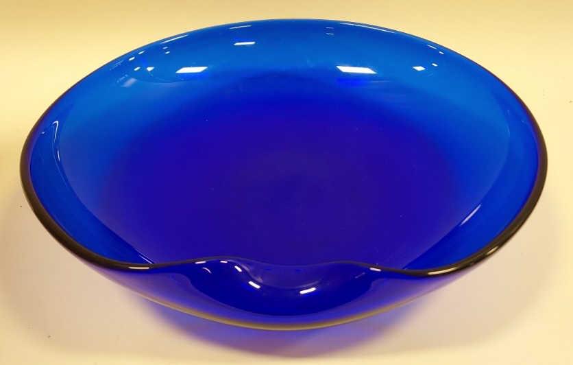 Elsa Peretti For Tiffany Blue Art Glass Bowl: Beautiful cobalt blue art glass bowl by Elsa Peretti for Tiffany. The round bowl features a curved in edge on one side . It measures approx. 3" tall x 14" in diameter and is in great condition. Signed
