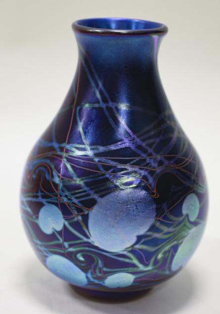 1977 Lundberg Studios Iridescent Art Glass Vase (1 of 5)