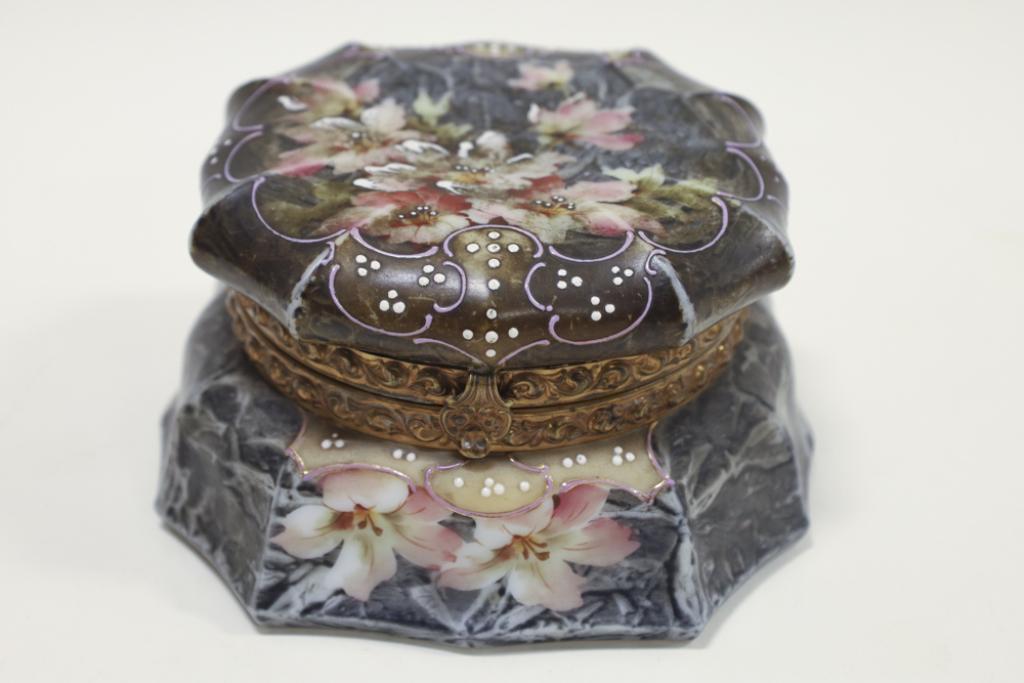 C.F. Monroe Wavecrest Floral Porcelain Lidded Box (1 of 9)