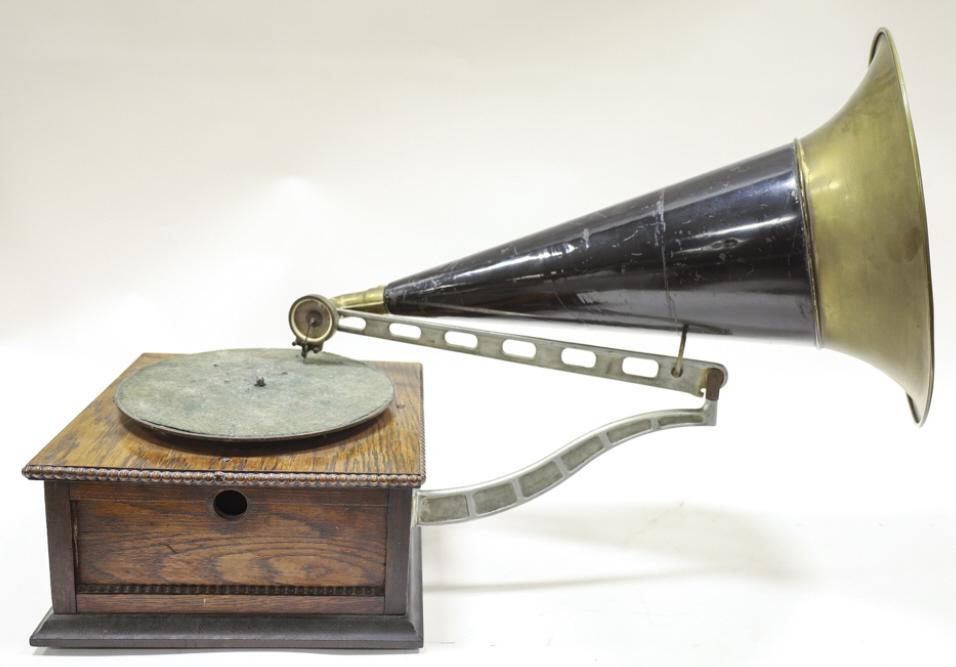 Columbia Disc Gramaphone Model AK 1564 Phonograph (1 of 20)