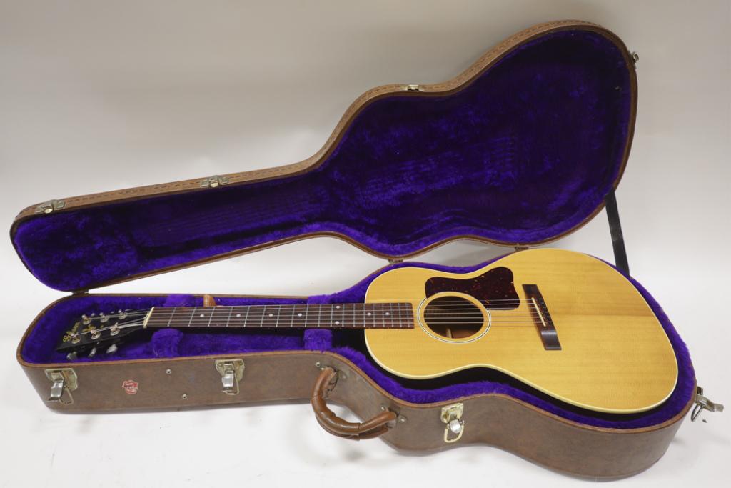 Gibson "Blues King" Acoustic Guitar In Hard Case (1 of 19)