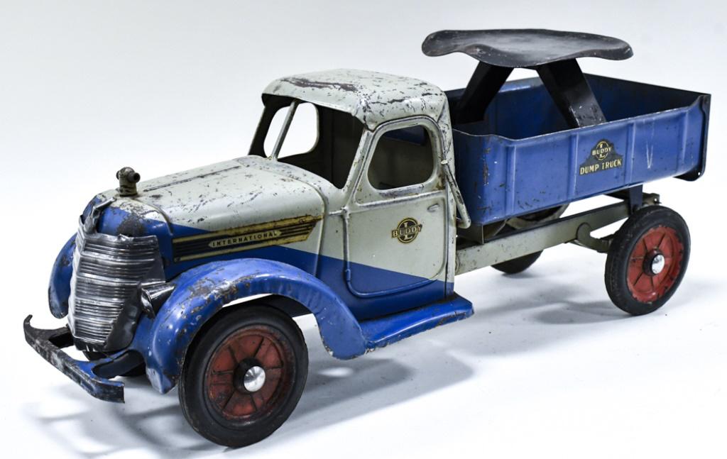 Buddy L International Sit N Ride Dump Truck (1 of 13)