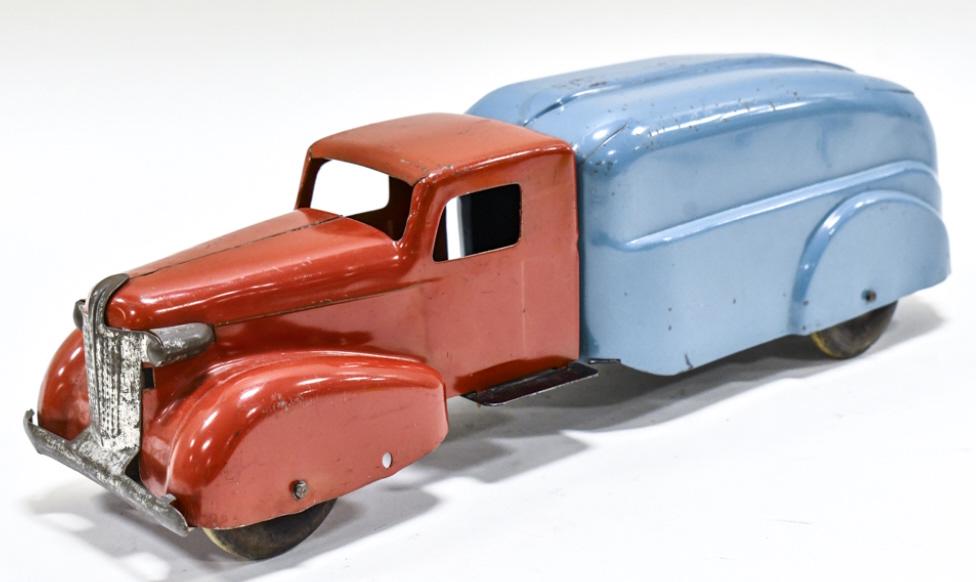 Wyandotte Red & Blue Streamline Delivery Van (1 of 6)