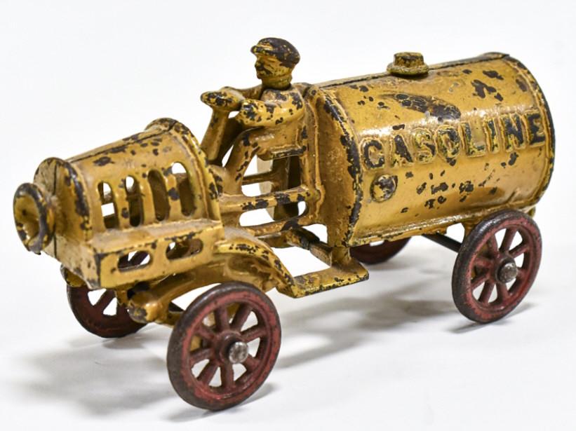 Early Hubley Cast Iron Gasoline Truck (1 of 7)
