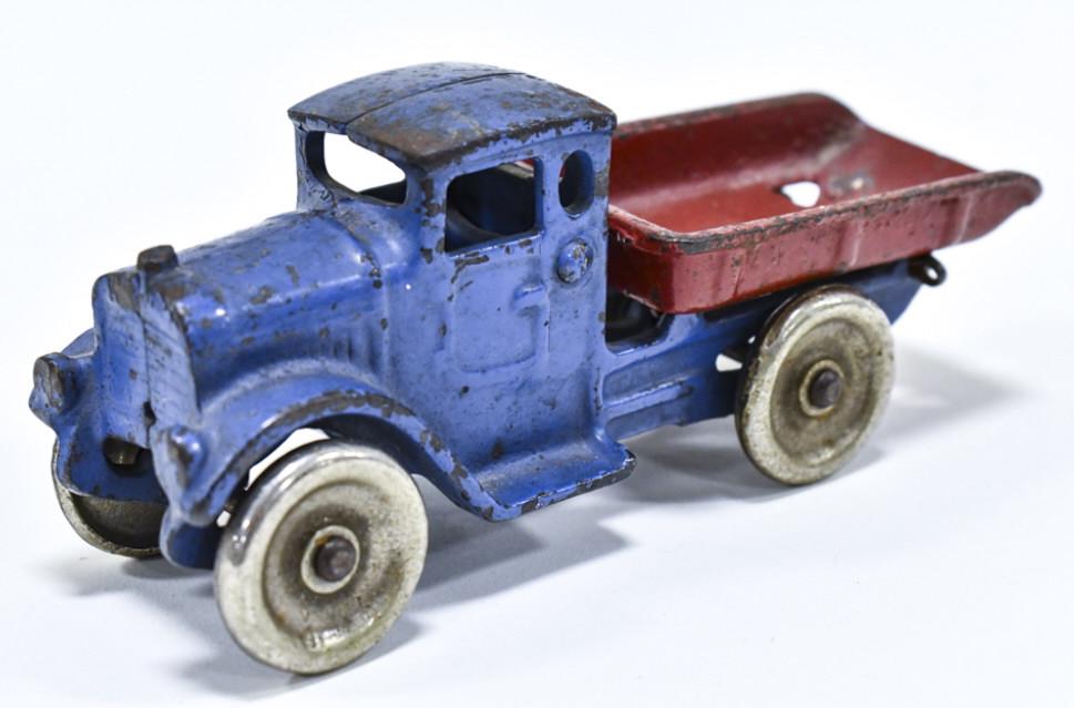 Kilgore Cast Iron Dump Truck (1 of 8)